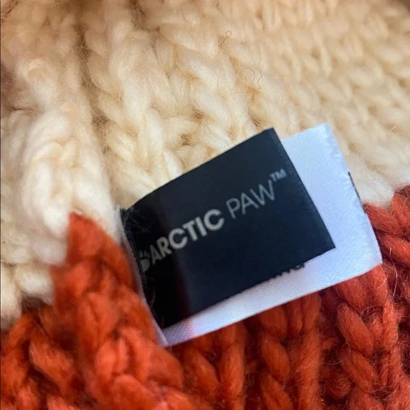 The Arctic Paw cotton & Acrylic beanie hat with pompom - Picture 5 of 7